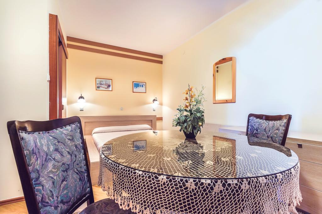 Villa Roses Apartments & Wellness Ičići Exteriör bild