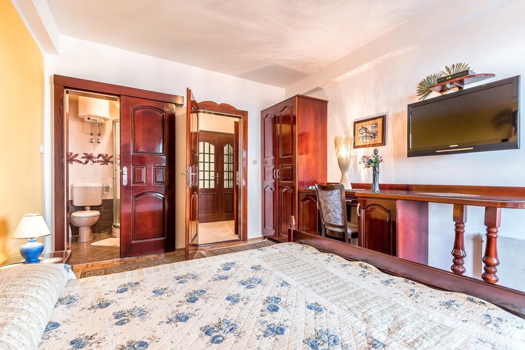 Villa Roses Apartments & Wellness Ičići Exteriör bild