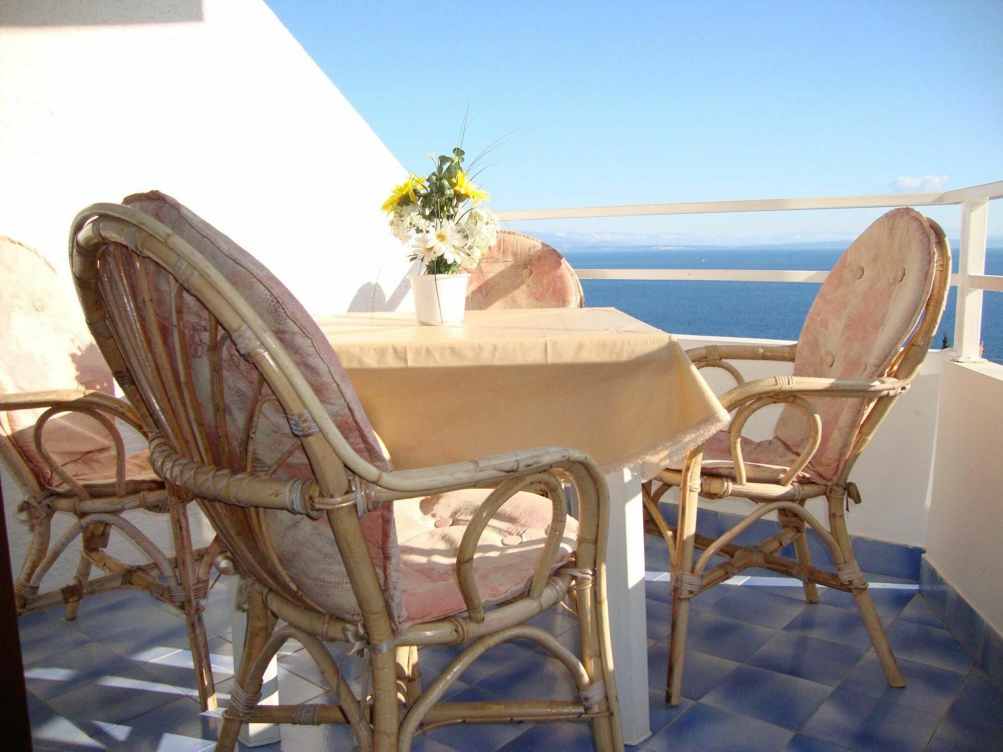 Villa Roses Apartments & Wellness Ičići Exteriör bild
